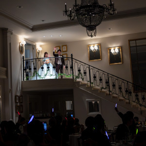 階段からの登場|765136さんのアーククラブ迎賓館(新潟)/テイクアンドギヴ・ニーズウェディングの写真(2508280)