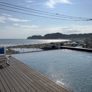 受付も二次会会場もここ！波打ち際の海が見れるのが素敵！|765262さんのAMANDAN BLUE 鎌倉 ～アマンダンブルー鎌倉～の写真(2511242)