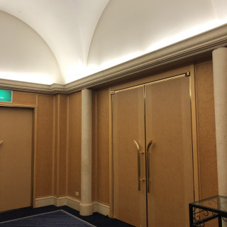 挙式会場のドア