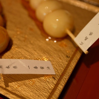 デザートのタイミングで振る舞われたみたらし団子です