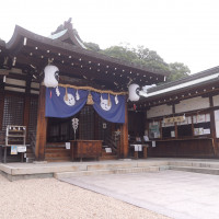 参進の儀のあとこちらの境内にて神前式を行います