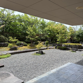 庭園　屋根付きで季節や天気を問わず過ごすことができそうです
