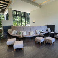 ゲストの方々が待機されるラウンジです。落ち着いた雰囲気です！