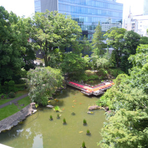 室内から参進を見る方の視点|765328さんの原宿 東郷記念館の写真(2508926)