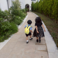 教会のスタッフの方が子供ゲストたちと遊んでくれていました。
