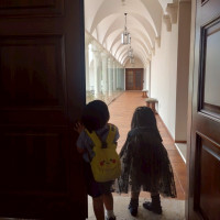 長い廊下や大きな扉に噴水など子供も飽きることなく過ごせました