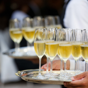 ガーデンでパーティー開始した時の乾杯のドリンク|765341さんの小笠原伯爵邸の写真(2508980)