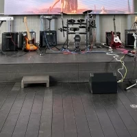 ステージでは楽器の演奏が可能です