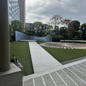 チャペル前のガーデン|765348さんのグランド ハイアット 東京の写真(2551042)