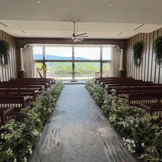 横に広くフラットであたたかい雰囲気です。