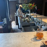 料理長に試食を目の前で作っていただけます