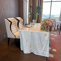 新郎新婦に合わせたスタイルにできる高砂