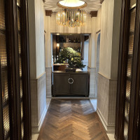 控室までの通り