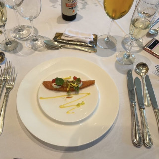 披露宴会場からキッチンが見え、出来立てのお料理を食べられます