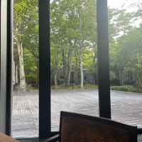 宿泊者のレストランからも中庭とチャペルが見えます