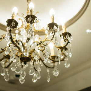 シャンデリアも綺麗です|765536さんのリストランテASO (ひらまつウエディング)の写真(2510202)