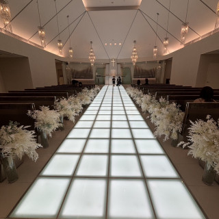 挙式会場で暗めの照明