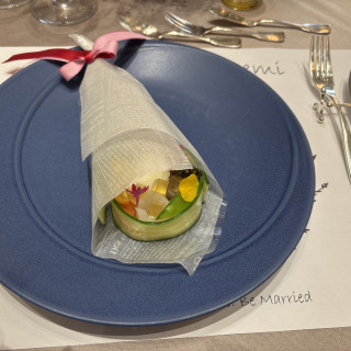 前菜。花束のような見た目が可愛い