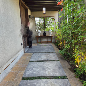 挙式会場横の庭|765665さんのクラシカ表参道/別邸KEYAKIの写真(2511442)