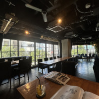 広々とした店内です