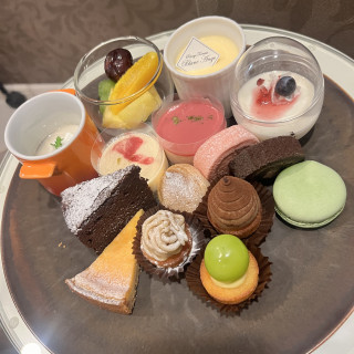 デザートビュッフェ色々な種類のケーキがあって美味しかった！