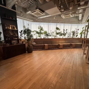 披露宴会場2の待合|765785さんのampersand By LAGUNAVEIL ATELIER（アンパサンド）の写真(2516315)