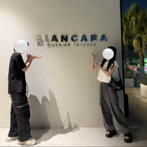 外で記念に写真を撮ってもらいました。|766012さんのBIANCARA HILLSIDE TERRACE（ビアンカーラ ヒルサイドテラス）の写真(2512825)
