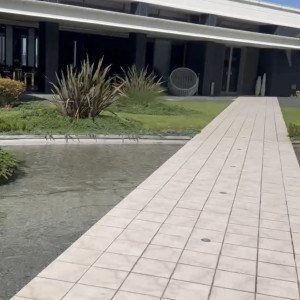 会場に入るまでの道なり|766152さんのノートルダムマリノア/FIVESTAR WEDDINGの写真(2552732)