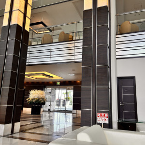 ロビー入り口。入った瞬間引き締まる感覚|766152さんのノートルダムマリノア/FIVESTAR WEDDINGの写真(2551625)