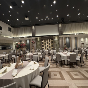 披露宴会場は白を基調としてます|766154さんのGLOBAL WEDDING DIADE (ディアーデ)の写真(2513450)