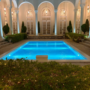 プール付きのガーデンです
バルーン演出・全体写真を撮りました|766158さんのアーセンティア迎賓館（浜松）/テイクアンドギヴ・ニーズウェディングの写真(2513306)