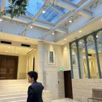 フラワーシャワーをするところです。室内なので悪天候でも大丈夫