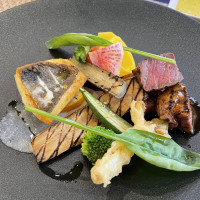 お魚とお肉料理です