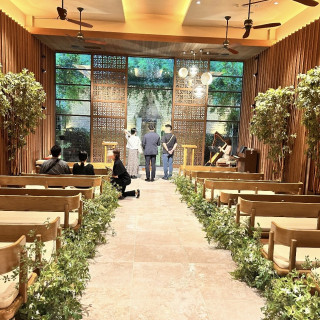 入口入ってすぐの挙式風景