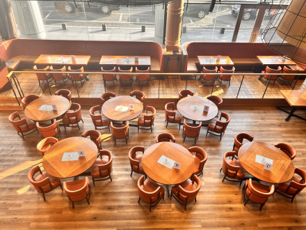 オン ア ターブル