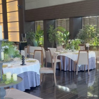 木のぬくもりが感じられる会場