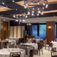 シャンデリアも
煌びやか過ぎず大人な会場