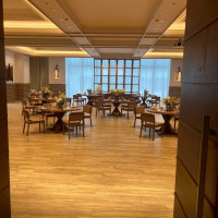 ナチュラルで大人数入る会場