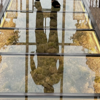 影が映るようになっており、新郎新婦並んだ時に感慨深い