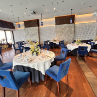 窓側でなく、壁側を高砂の位置にしても良いそうです。