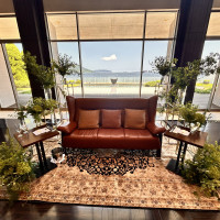 ナチュラルな会場の高砂雰囲気