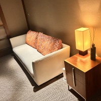 廊下にあるソファ席