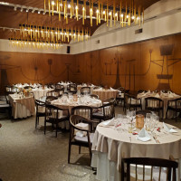 別建物の披露宴会場
60名？人数が多くないと利用が難しい