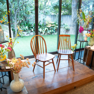 ゲストとの距離がより近くなるように、椅子にしました。