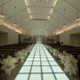 ライトアップされたバージンロード