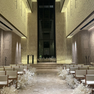 結構天井が高めで、日中は空がよく見えます