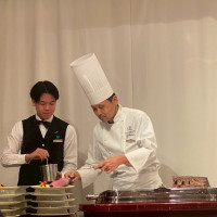 料理長のカッティングサービスです