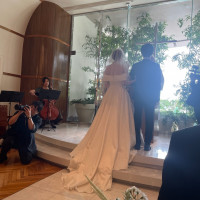 自然光、生演奏の中での挙式風景