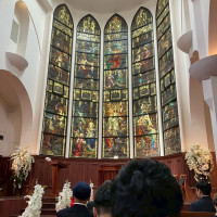 座席から見たステンドグラス