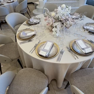 テーブルクロスなど色や質感も選ぶことができました。